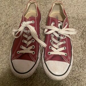 Converse sneakers, color red size 7 1/2 Excellent condition.